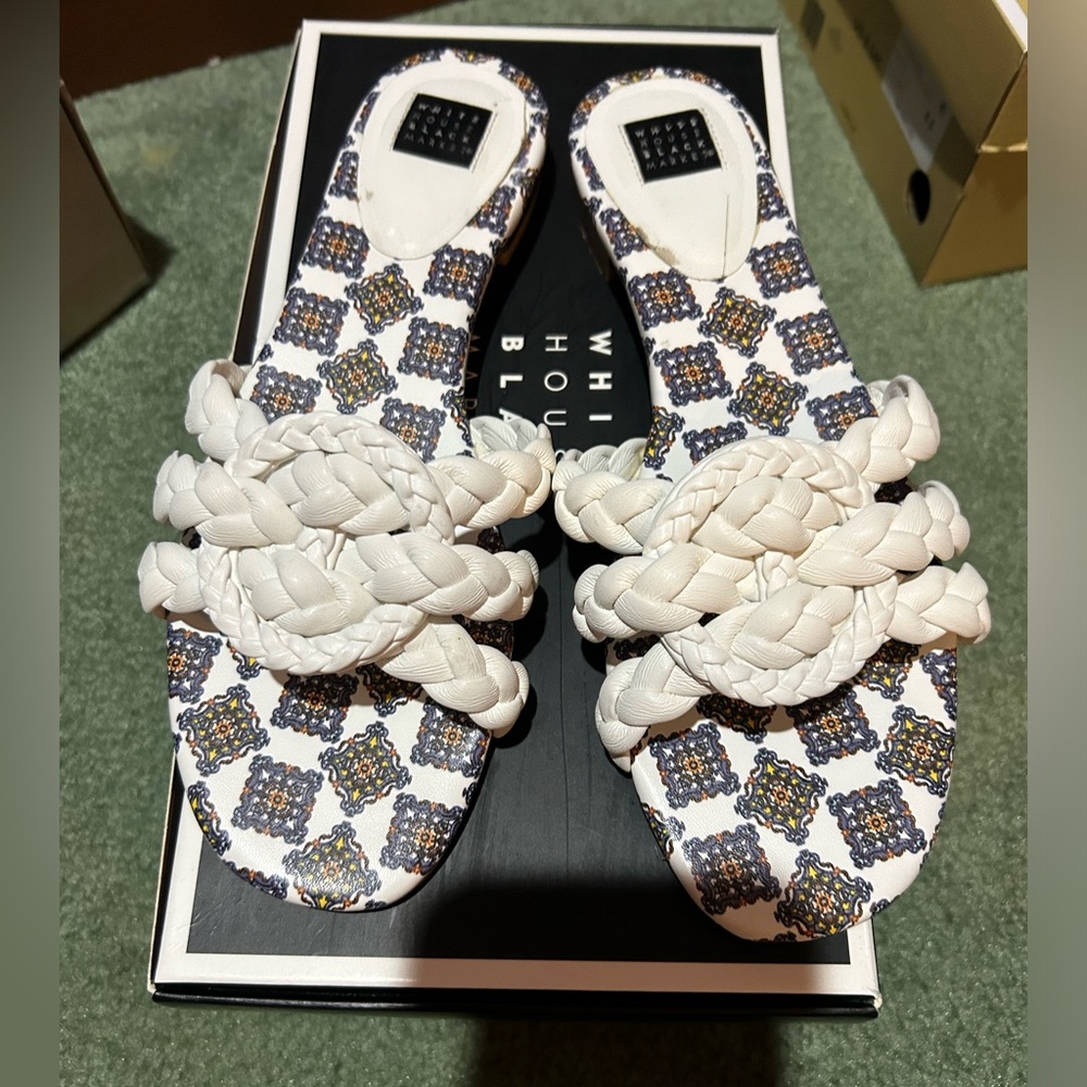 WHITE HOUSE BLACK MARKET Knotted Slide SANDALS White SIZE 8 IN BOX